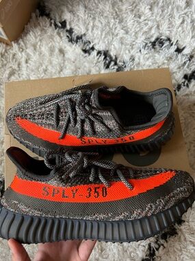 YEEZY 350 V2